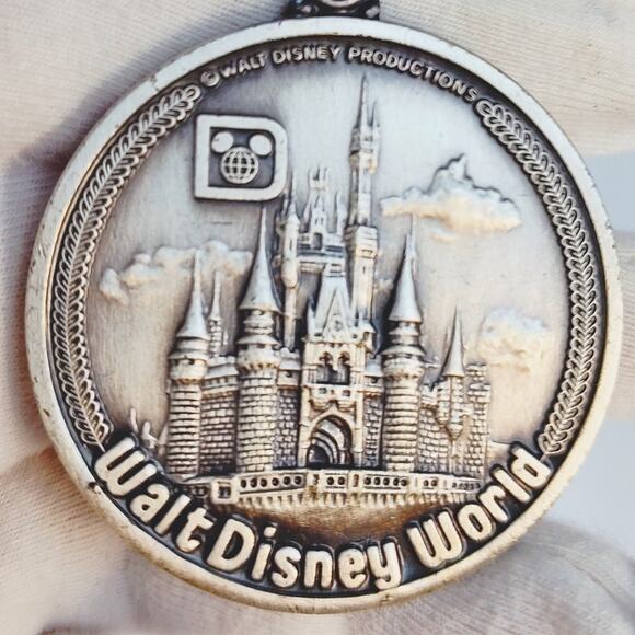 Disney Parks Vintage Pendant Keychain Walt Disney World Rare - Picture 6 of 12